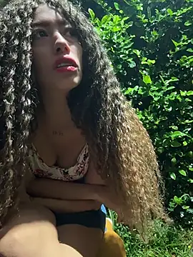 Snapshot of roxyrougee chatting on June 27, 10:54 am roxyrougee online show from June 27, 10:54 am
