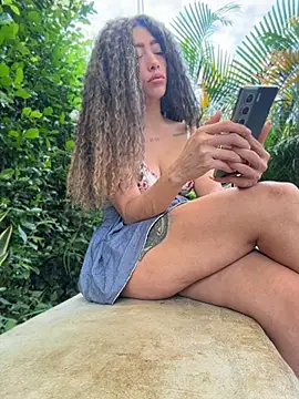 Snapshot of roxyrougee chatting on July 13, 2:16 pm roxyrougee online show from July 13, 2:16 pm