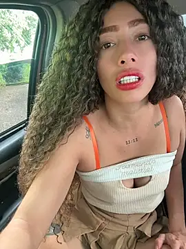Snapshot of roxyrougee chatting on June 25, 1:05 pm roxyrougee online show from June 25, 1:05 pm