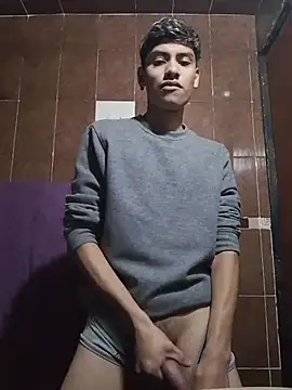 aispuro8505 online show from February 5, 7:37 am