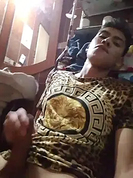 aispuro8505 online show from January 11, 7:37 am