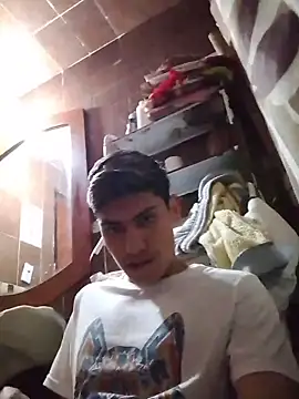 aispuro8505 online show from February 15, 7:51 am