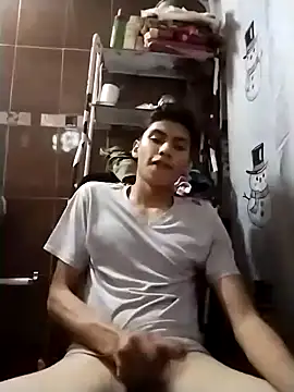 aispuro8505 online show from December 15, 7:25 am