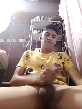 aispuro8505 online show from September 20, 7:24 am