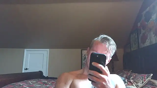 DILFiGuess11 online show from May 24, 7:47 pm
