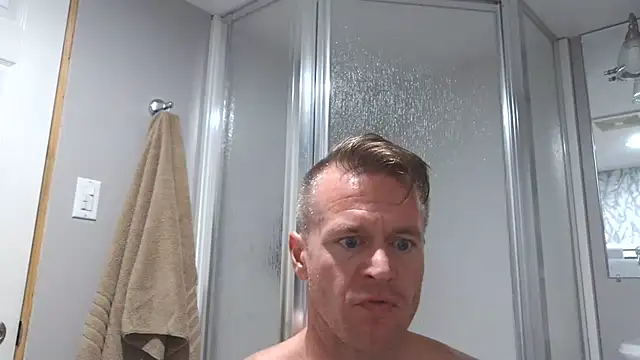 Snapshot of DILFiGuess11 chatting on June 3, 4:35 am DILFiGuess11 online show from June 3, 4:35 am