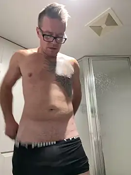 DILFiGuess11 online show from November 17, 9:08 pm