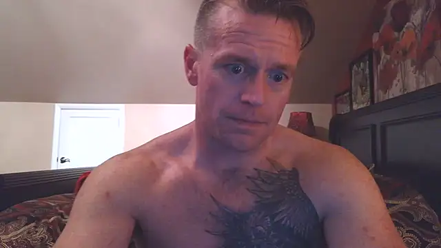 Snapshot of DILFiGuess11 chatting on June 5, 4:28 am DILFiGuess11 online show from June 5, 4:28 am