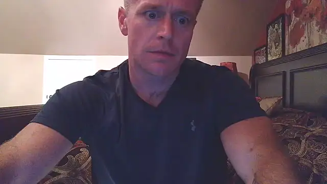 Snapshot of DILFiGuess11 chatting on June 25, 4:21 am DILFiGuess11 online show from June 25, 4:21 am