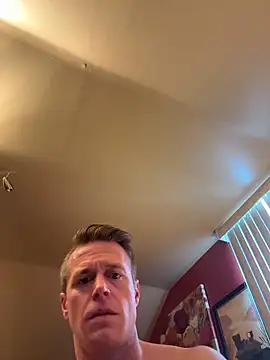 DILFiGuess11 online show from March 8, 3:26 pm