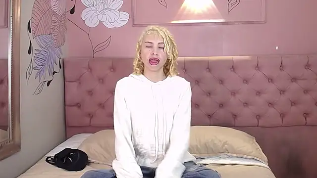 Snapshot of Aaron_Fordd chatting on December 3, 12:04 pm Aaron Fordd online show from December 3, 12:04 pm