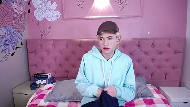 Snapshot of Aaron_Fordd chatting on December 16, 12:42 pm Aaron Fordd online show from December 16, 12:42 pm