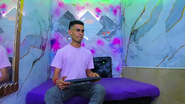 Golldens Dreamss online show from November 8, 5:22 am