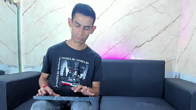 Golldens Dreamss online show from September 18, 4:04 am