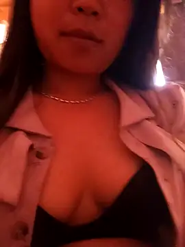 may-squirl online show from November 28, 4:23 am