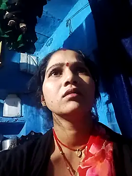 Jooli xx online show from March 18, 2:30 pm