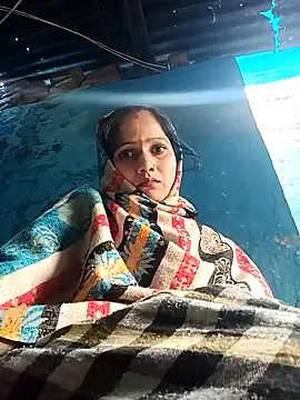 Snapshot of Jooli_xx chatting on December 14, 8:09 am Jooli xx online show from December 14, 8:09 am