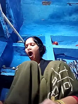 Snapshot of Jooli_xx chatting on November 29, 1:06 am Jooli xx online show from November 29, 1:06 am