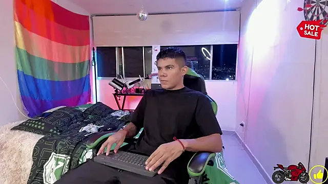 Snapshot of Jack_castell chatting on November 23, 11:37 pm Jack castell online show from November 23, 11:37 pm