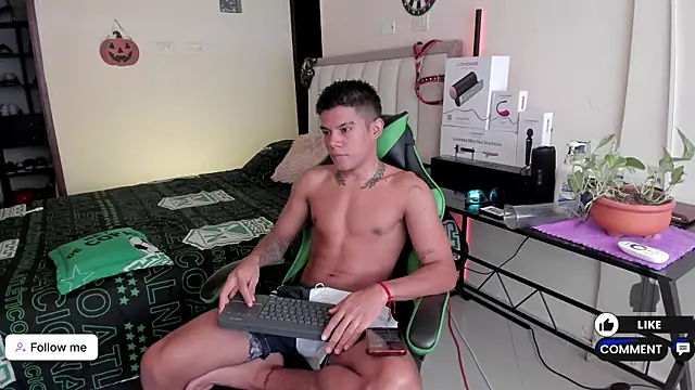 Snapshot of Jack_castell chatting on October 2, 12:41 pm Jack castell online show from October 2, 12:41 pm