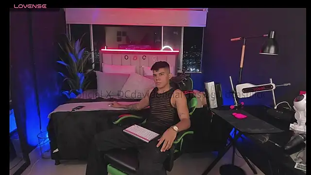 Snapshot of Jack_castell chatting on April 29, 11:55 pm Jack castell online show from April 29, 11:55 pm