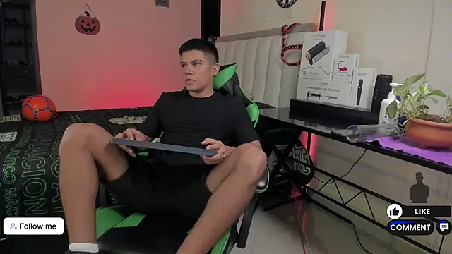 Snapshot of Jack_castell chatting on September 30, 11:38 am Jack castell online show from September 30, 11:38 am