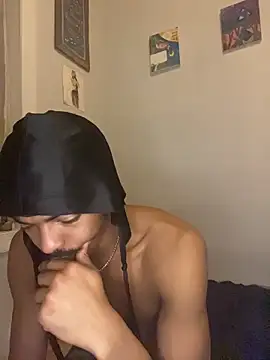 TRILLAHUNG online show from November 18, 3:43 am