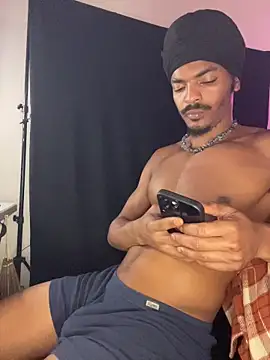 Snapshot of TRILLAHUNG chatting on May 25, 4:34 am TRILLAHUNG online show from May 25, 4:34 am
