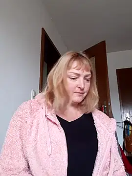 LiluLiluLilu online show from October 6, 1:45 pm