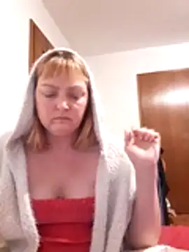 LiluLiluLilu online show from November 8, 6:11 pm