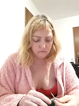 LiluLiluLilu online show from November 6, 6:01 pm