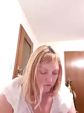 LiluLiluLilu online show from October 24, 11:37 pm