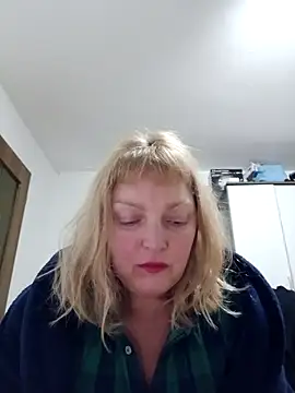 LiluLiluLilu online show from December 22, 7:25 pm