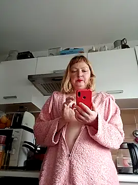 LiluLiluLilu online show from March 1, 10:15 am