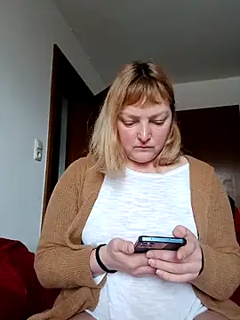 LiluLiluLilu online show from February 9, 9:29 am