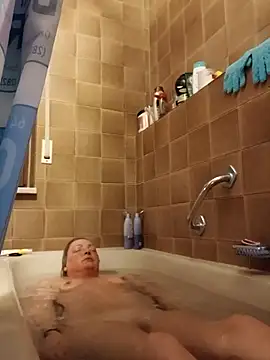 LiluLiluLilu online show from April 6, 6:53 pm