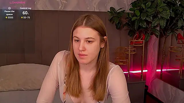 MelanieHenders online show from December 3, 5:30 am