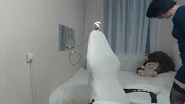 VivianGuchih online show from November 15, 12:53 pm