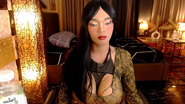 BigCockKharlaTS online show from November 18, 8:23 pm