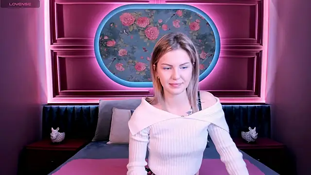 NaomiSol online show from October 9, 7:25 pm