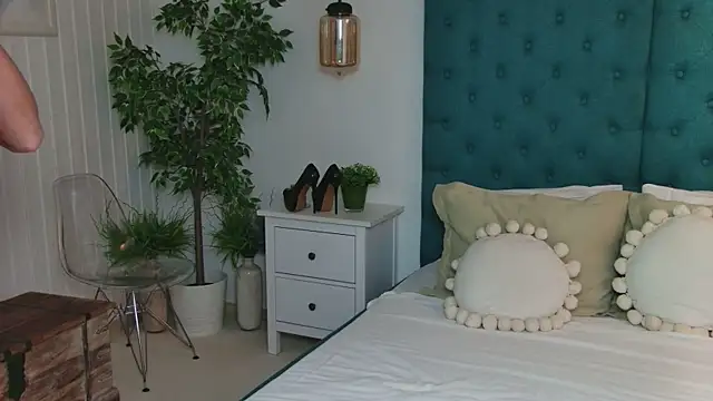 SandraSilver online show from December 3, 7:02 pm