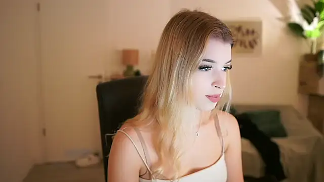 Snapshot of peachyliana chatting on September 13, 8:14 am peachyliana online show from September 13, 8:14 am