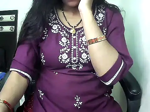 Snapshot of Lalita_thakur chatting on November 19, 3:45 pm Lalita thakur online show from November 19, 3:45 pm