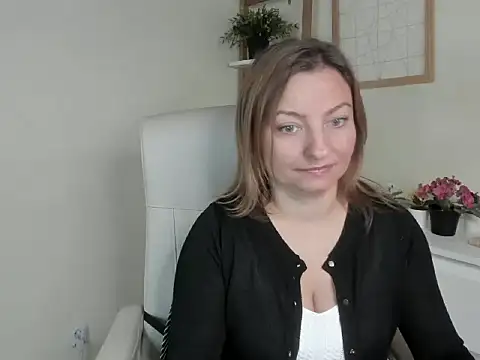Snapshot of angelaSamt chatting on September 18, 5:43 am angelaSamt online show from September 18, 5:43 am
