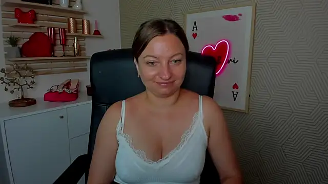 angelaSamt online show from June 26, 5:35 am