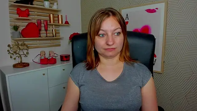 angelaSamt online show from May 6, 5:33 am