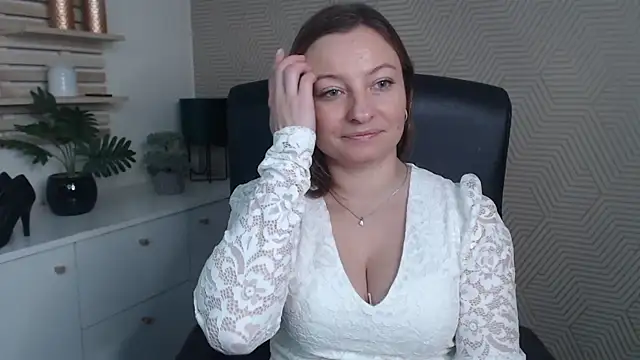 angelaSamt online show from December 5, 6:45 am