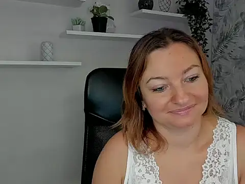 Snapshot of angelaSamt chatting on September 15, 5:41 am angelaSamt online show from September 15, 5:41 am