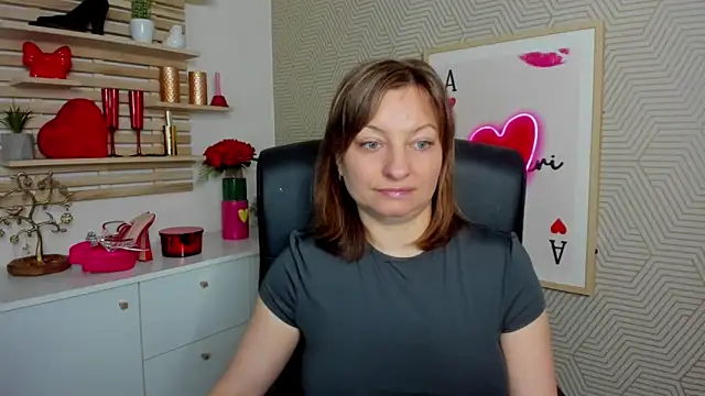 angelaSamt online show from April 2, 5:25 am