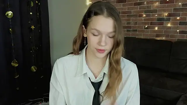 VelvetRisque online show from January 9, 6:20 am